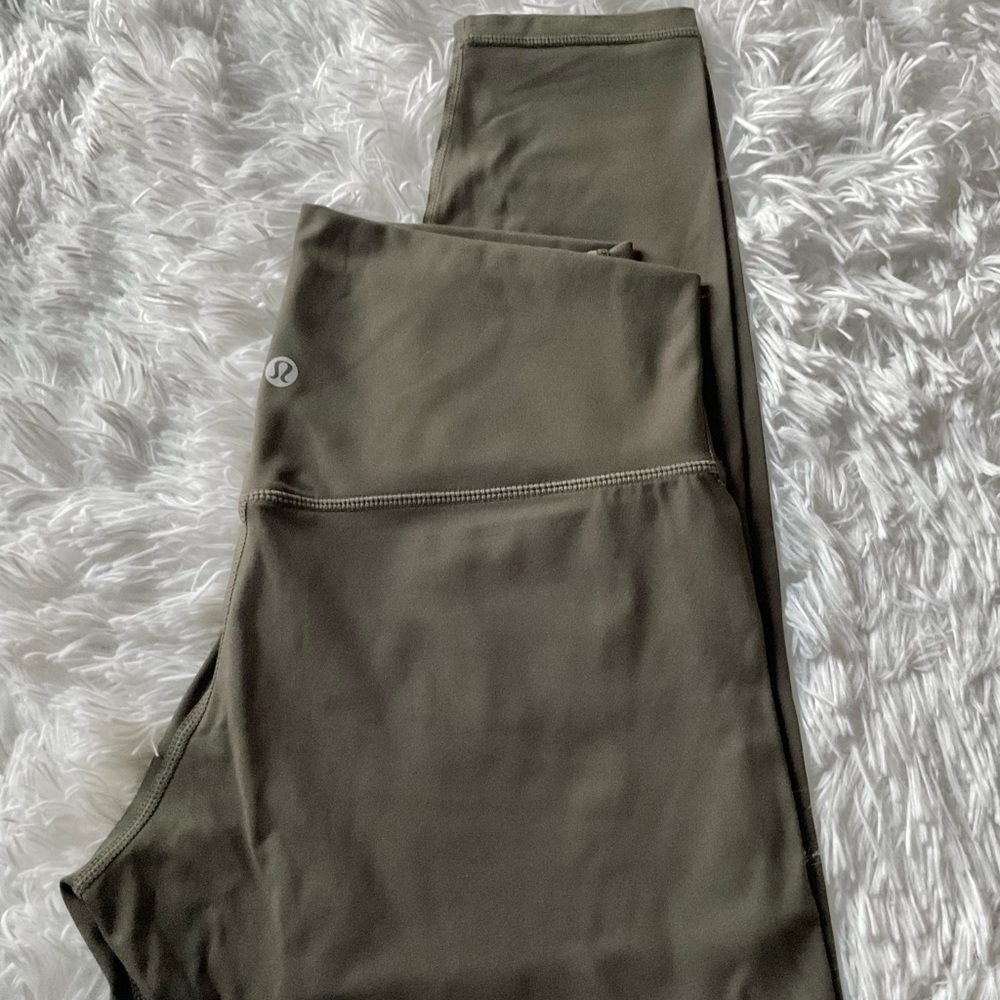 Lululemon’s Women Active Leggings